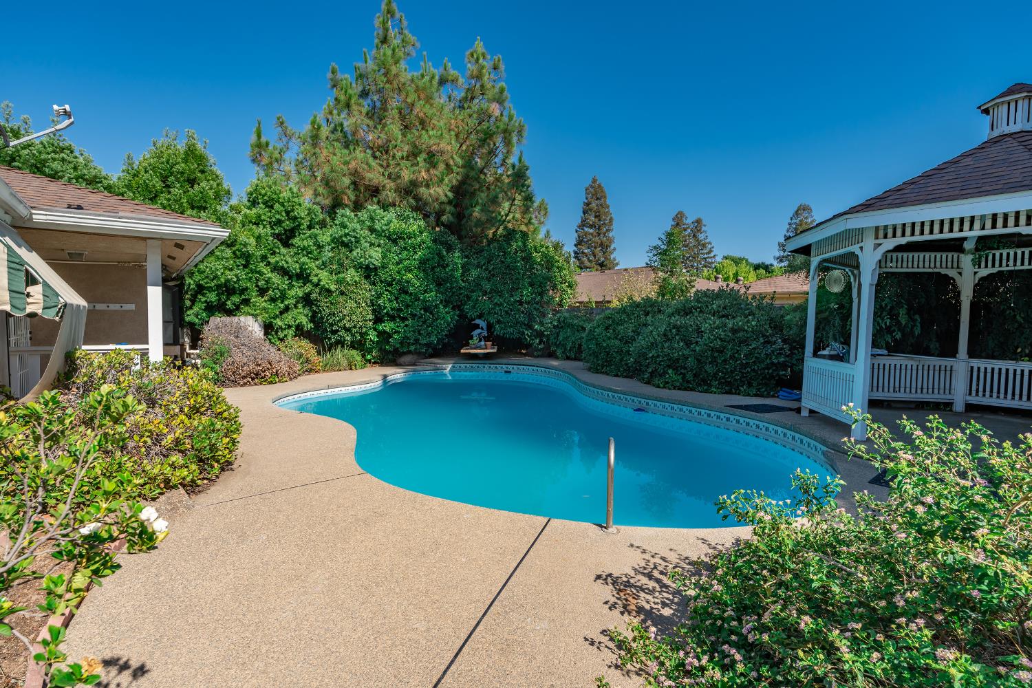 1547 E Fallbrook Ave, Fresno, CA 93720