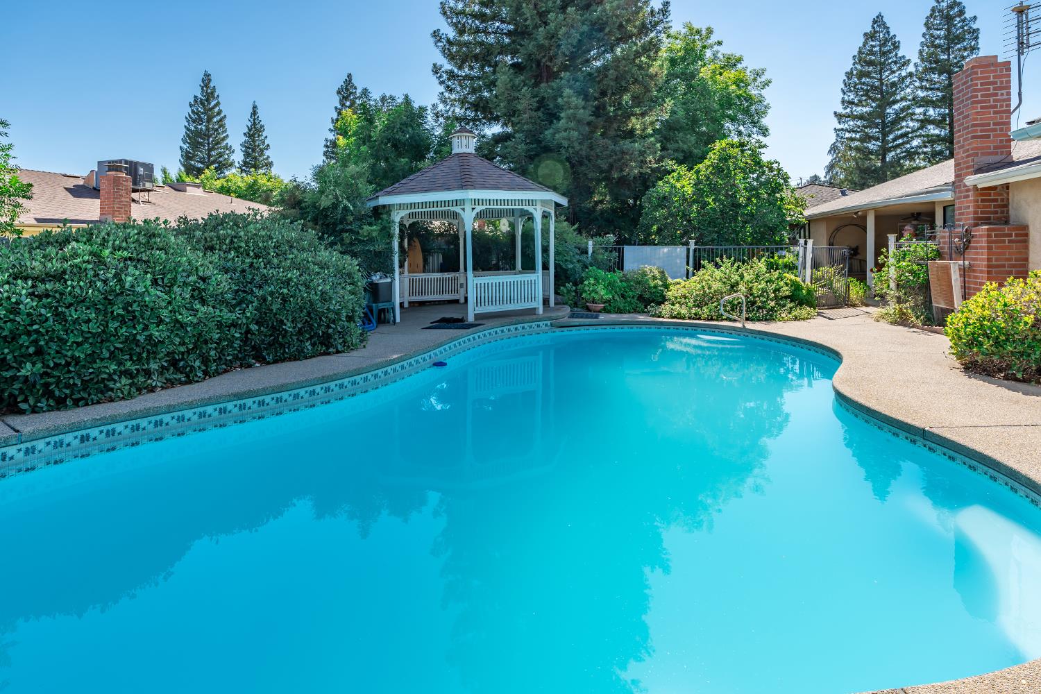 1547 E Fallbrook Ave, Fresno, CA 93720