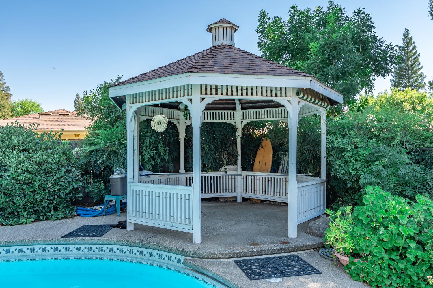 1547 E Fallbrook Ave, Fresno, CA 93720