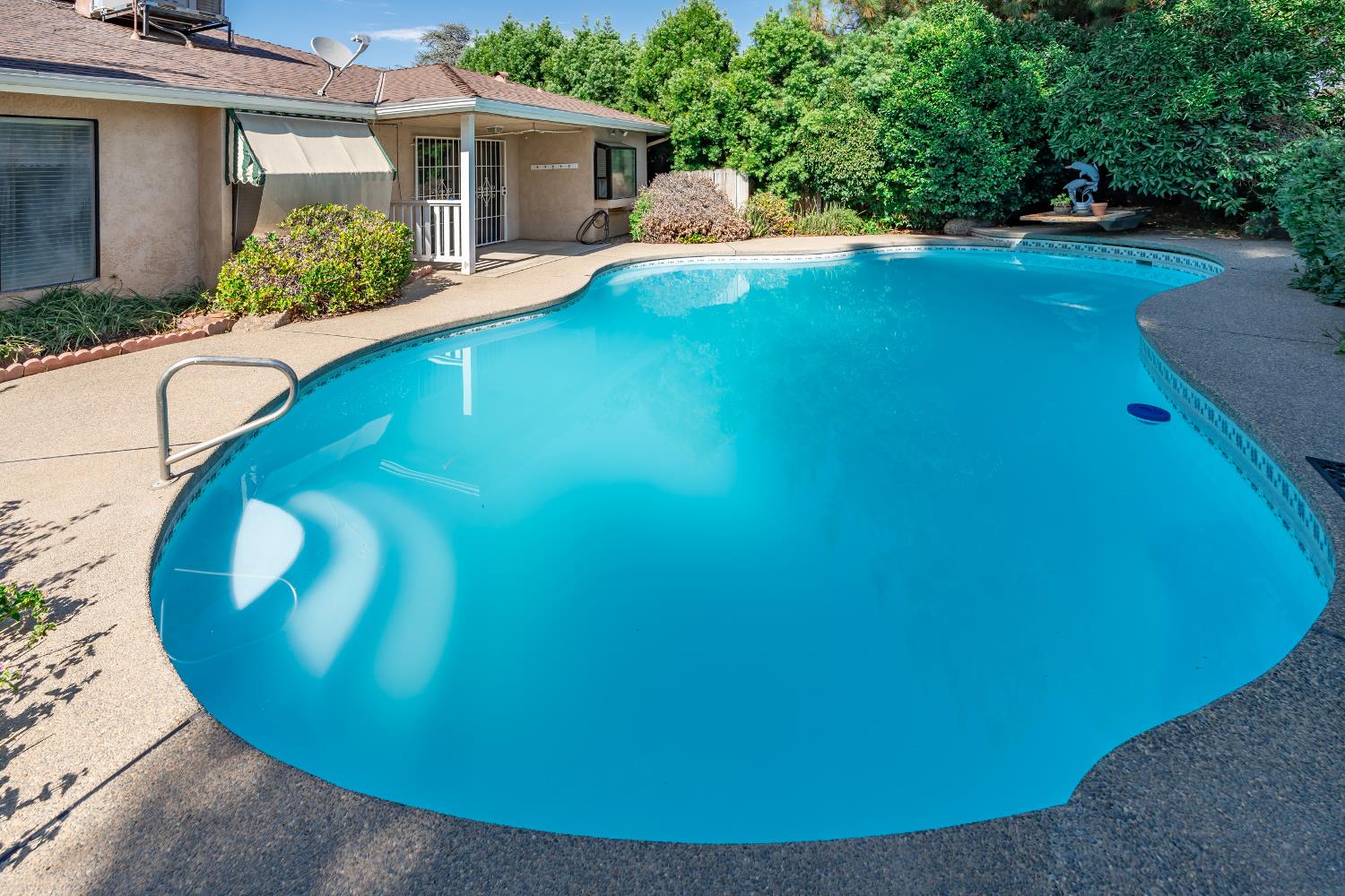 1547 E Fallbrook Ave, Fresno, CA 93720