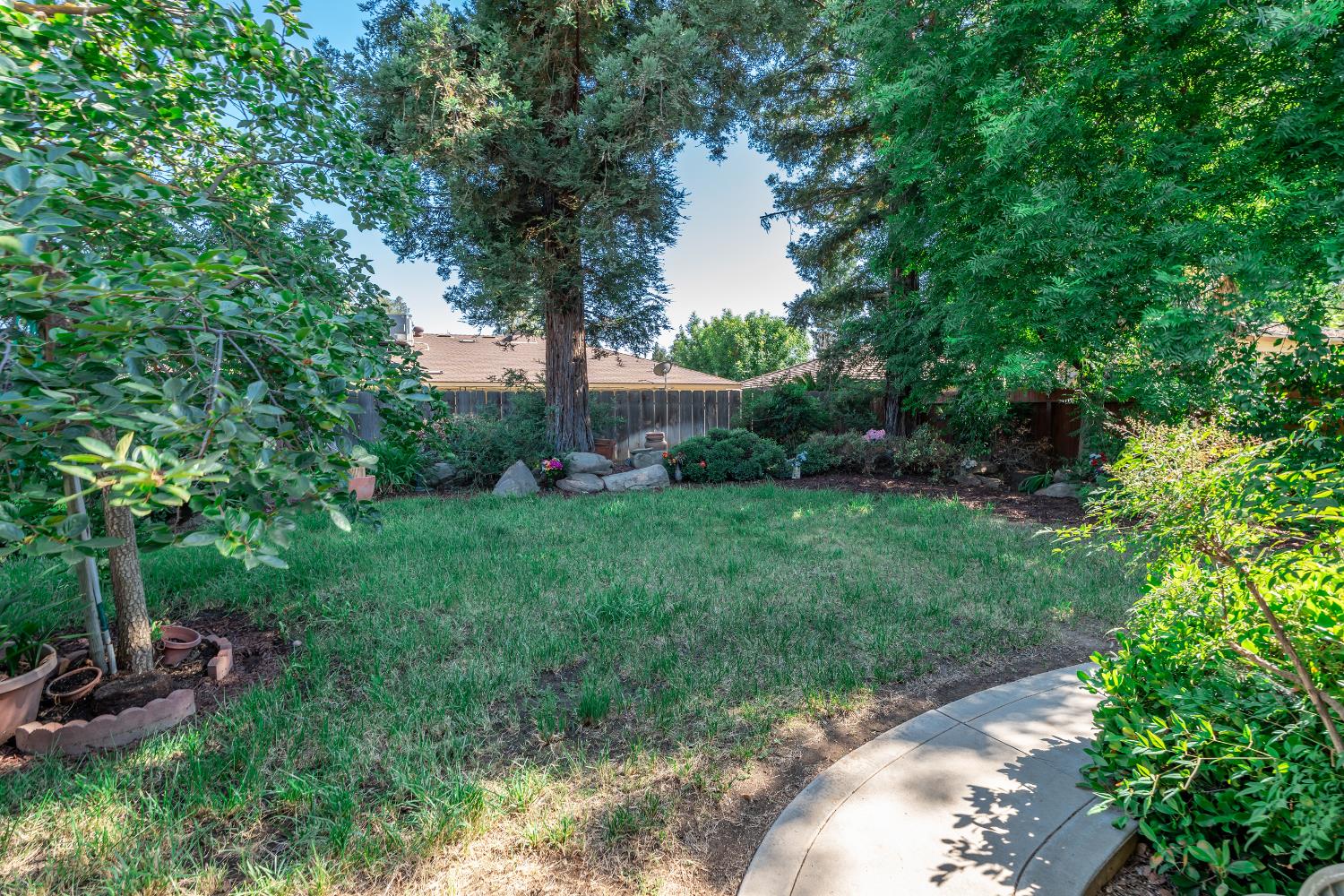 1547 E Fallbrook Ave, Fresno, CA 93720
