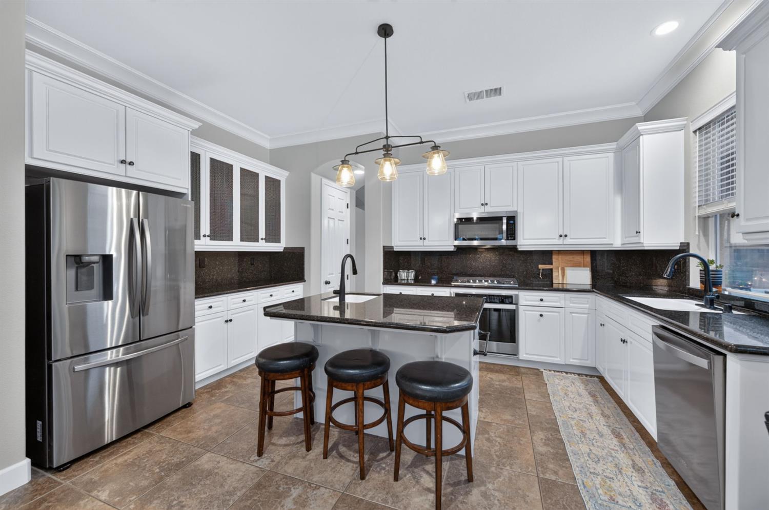 1802 N Kaweah Ave, Clovis, CA 93619
