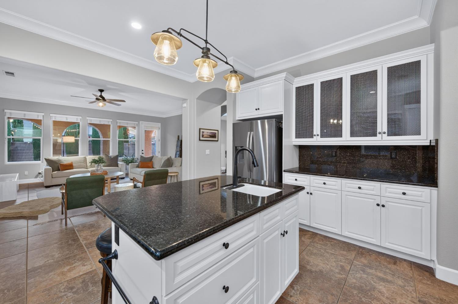 1802 N Kaweah Ave, Clovis, CA 93619