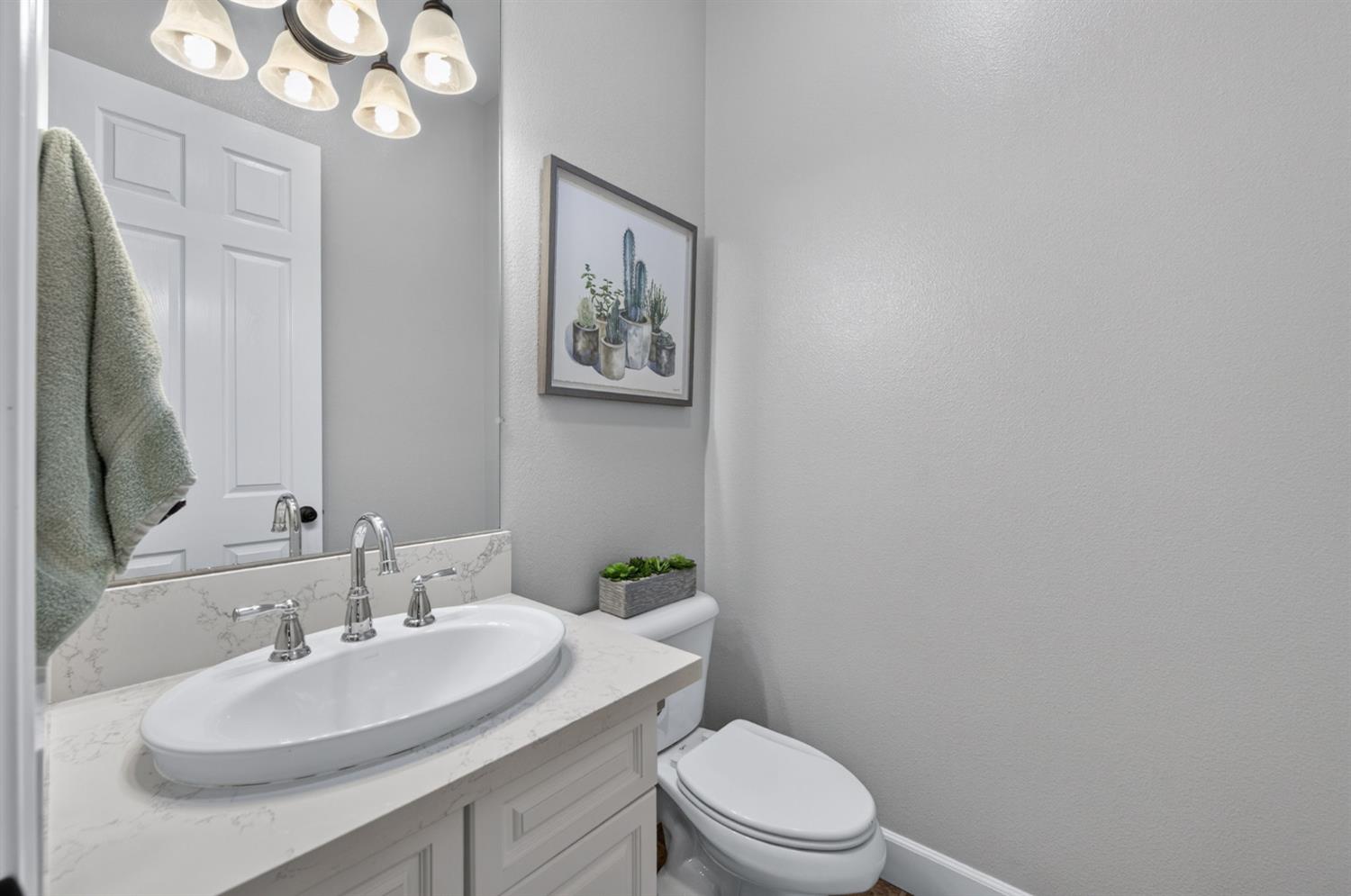 1802 N Kaweah Ave, Clovis, CA 93619
