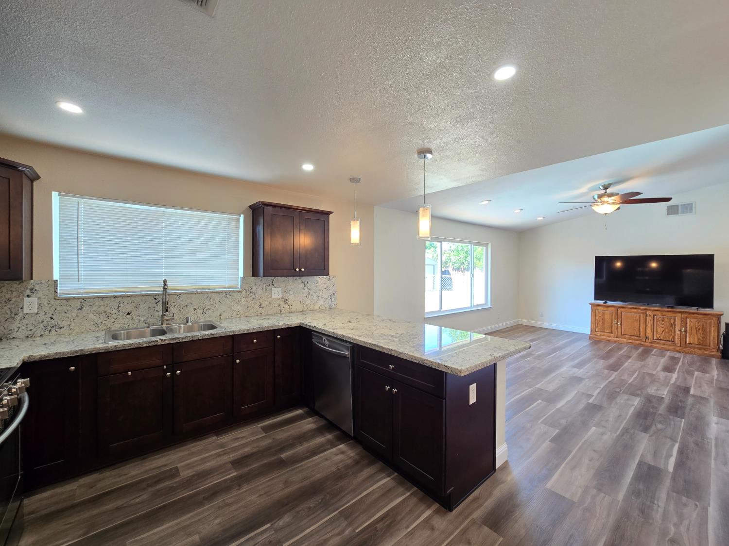 1517 lincoln, Clovis, CA 93611