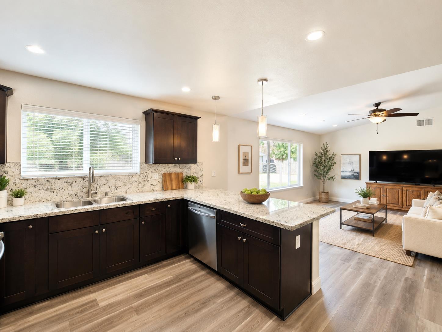 1517 lincoln, Clovis, CA 93611