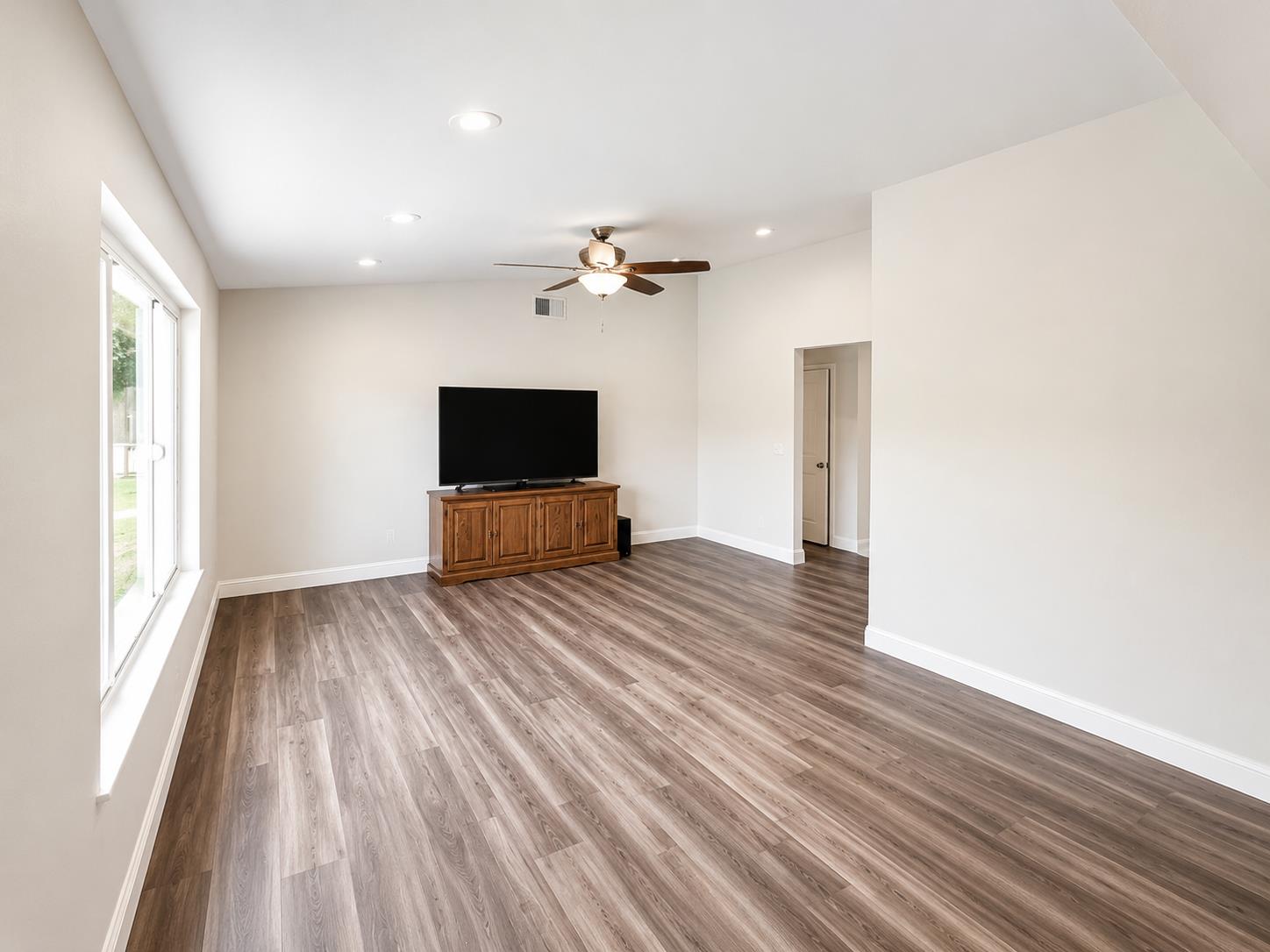 1517 lincoln, Clovis, CA 93611