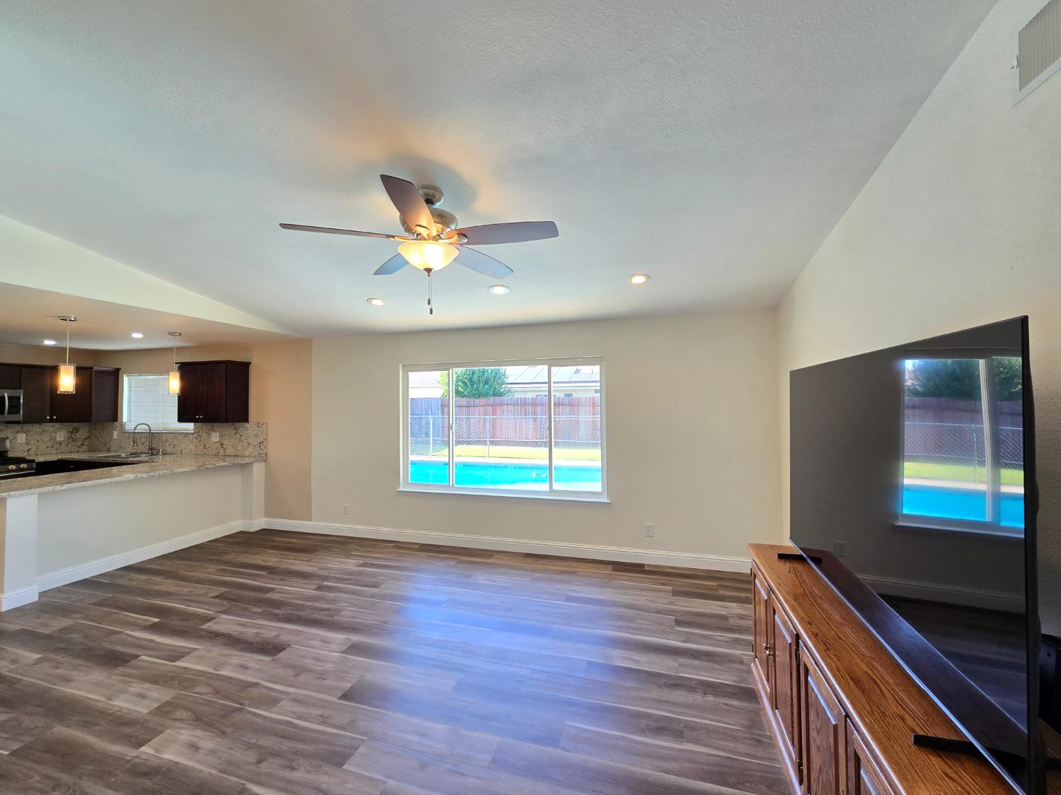 1517 lincoln, Clovis, CA 93611