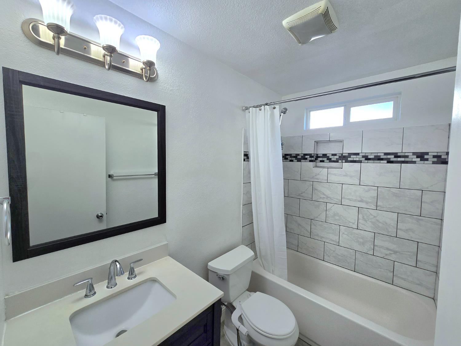 1517 lincoln, Clovis, CA 93611