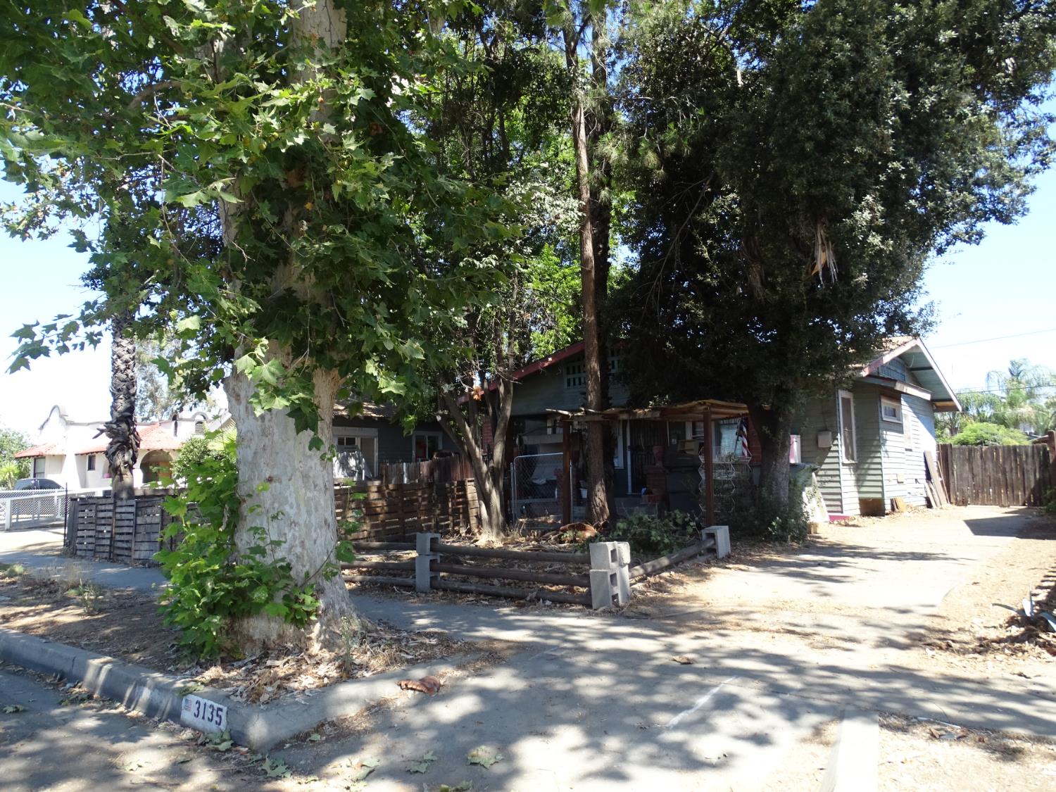 3135 E El Monte Way, Fresno, CA 93702