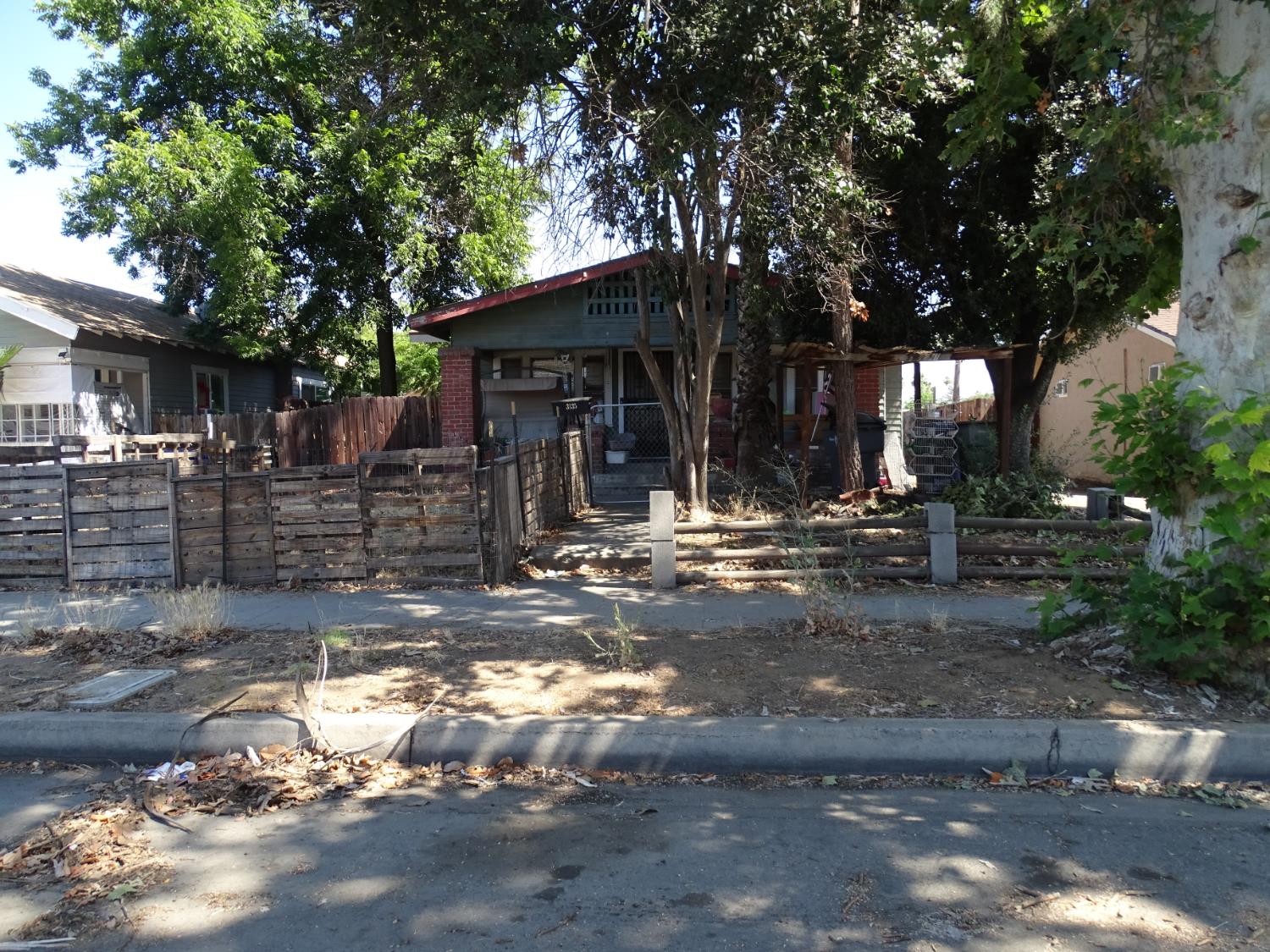 3135 E El Monte Way, Fresno, CA 93702