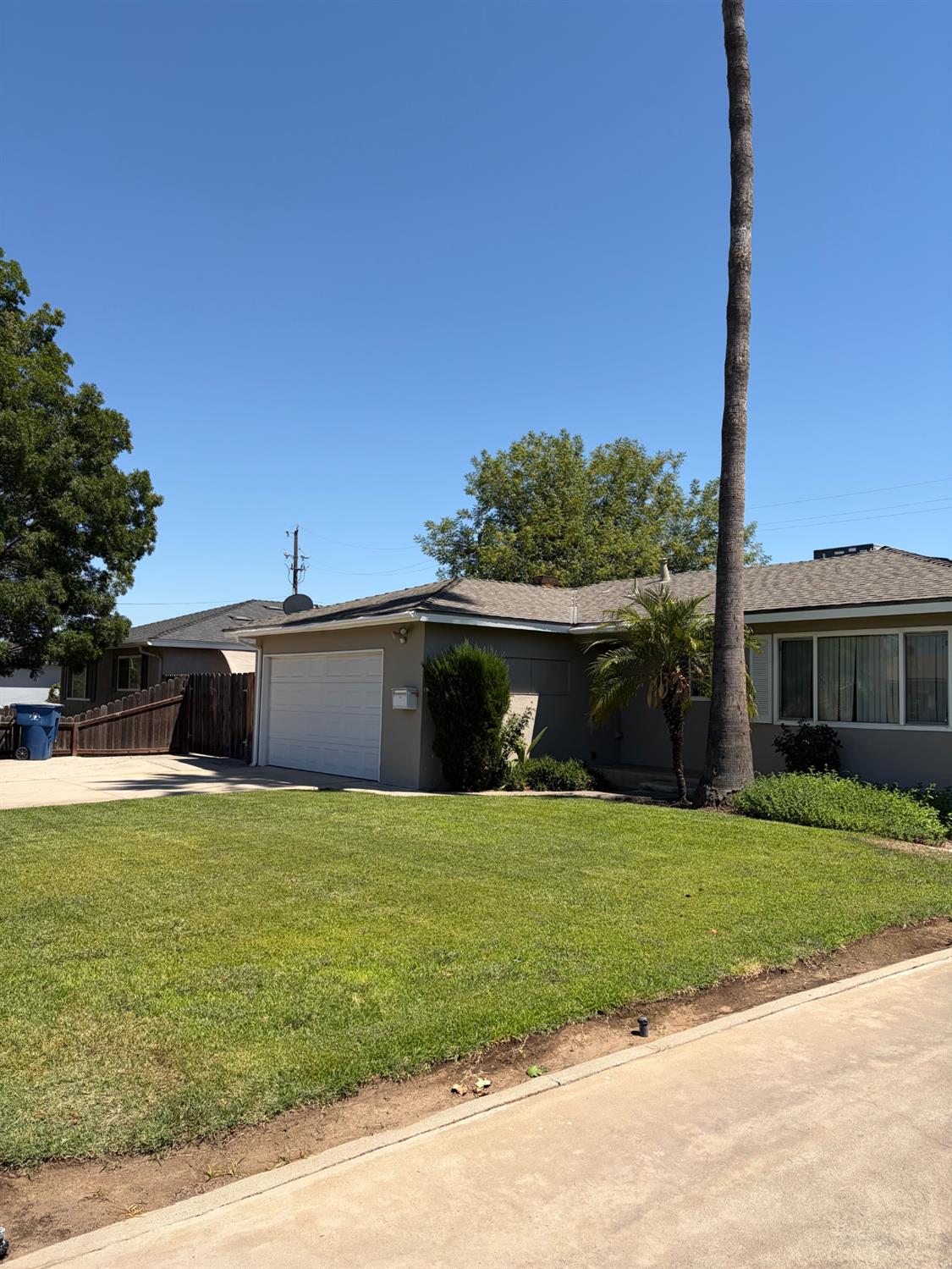 822 W Alamos, Clovis, CA 93612