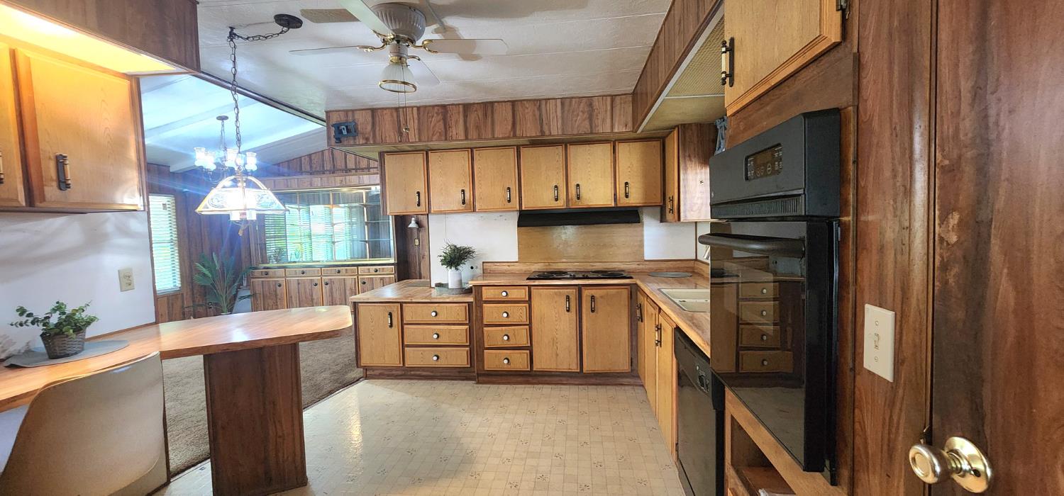 1300 W Olson Ave #155, Reedley, CA 93654