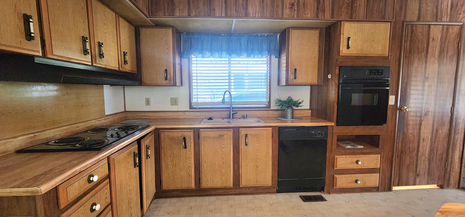 1300 W Olson Ave #155, Reedley, CA 93654