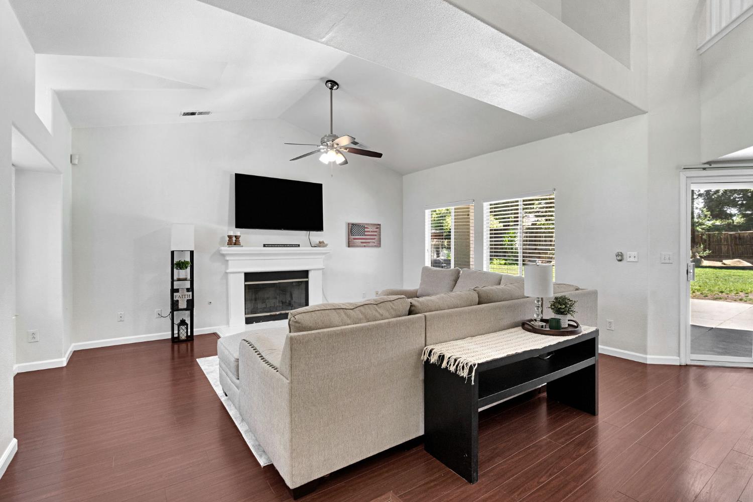 838 E Omaha Ave, Fresno, CA 93720