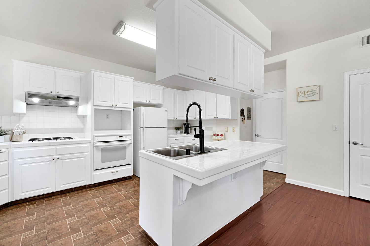 838 E Omaha Ave, Fresno, CA 93720