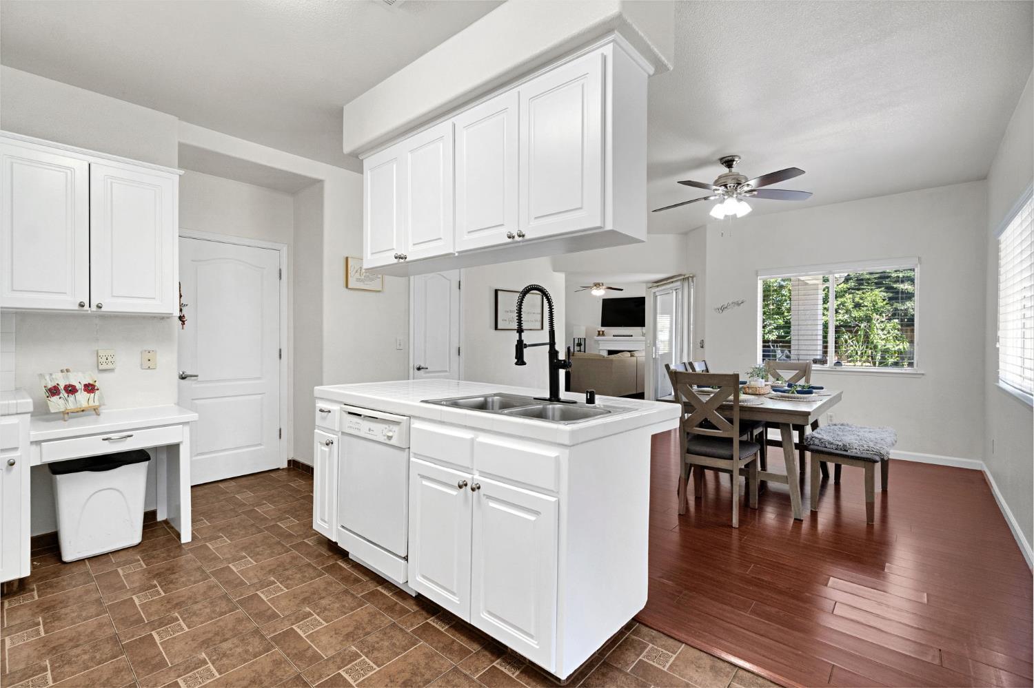 838 E Omaha Ave, Fresno, CA 93720