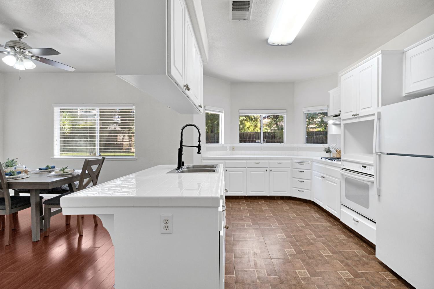 838 E Omaha Ave, Fresno, CA 93720