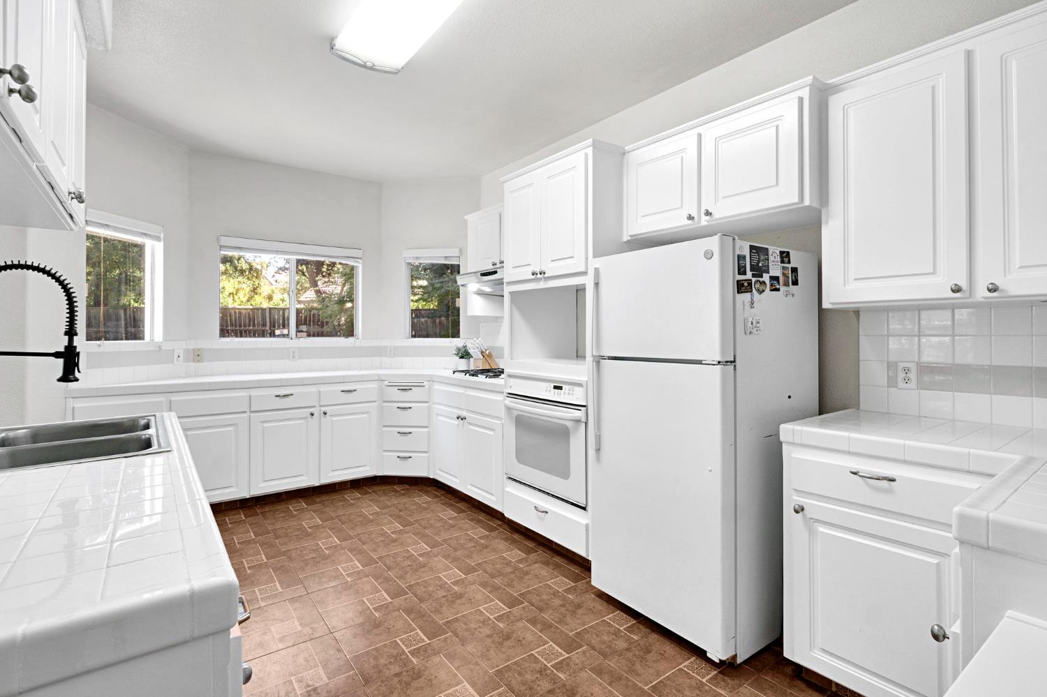 838 E Omaha Ave, Fresno, CA 93720