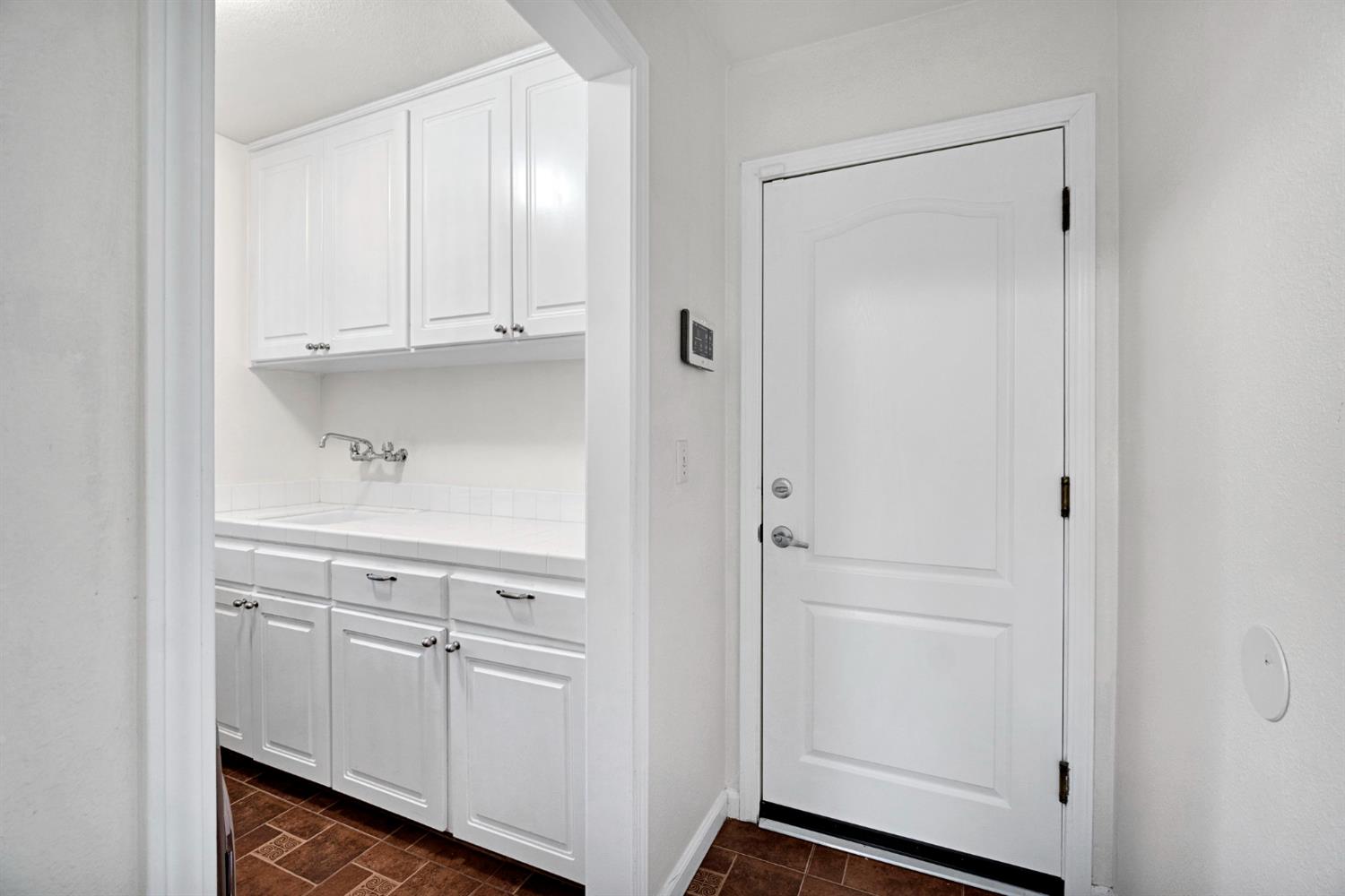 838 E Omaha Ave, Fresno, CA 93720