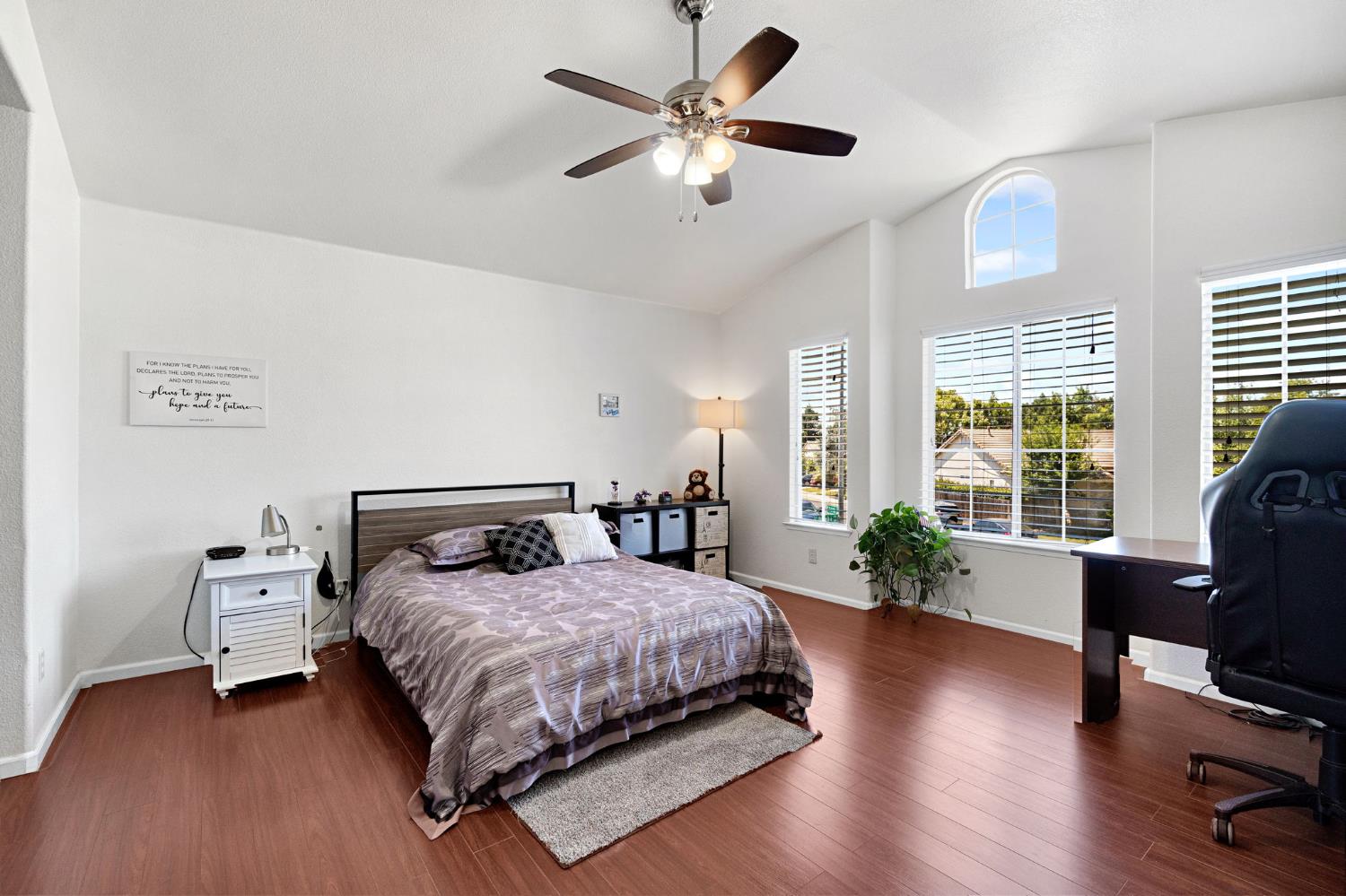 838 E Omaha Ave, Fresno, CA 93720