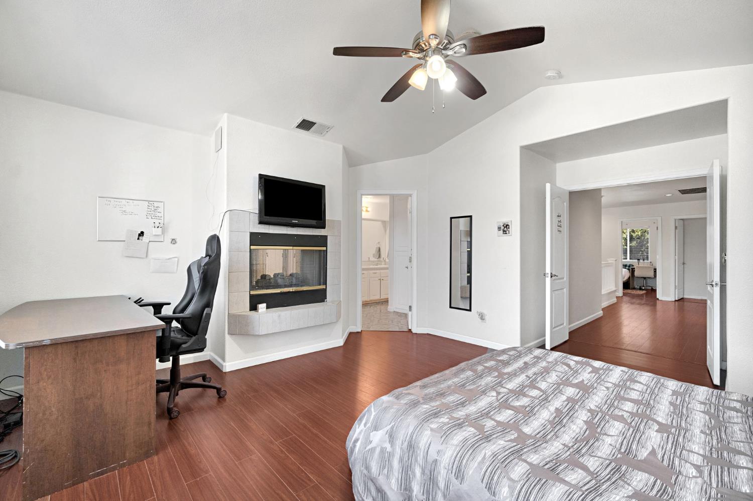 838 E Omaha Ave, Fresno, CA 93720