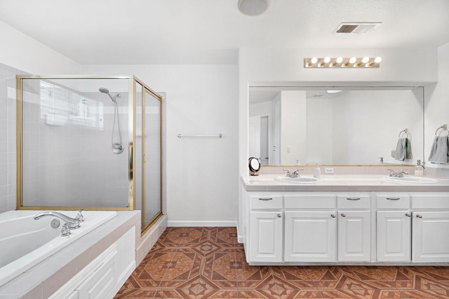 838 E Omaha Ave, Fresno, CA 93720