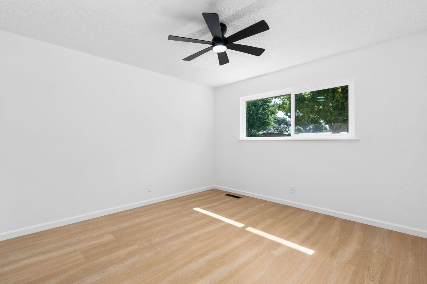 4627 N Ila Ave, Fresno, CA 93705