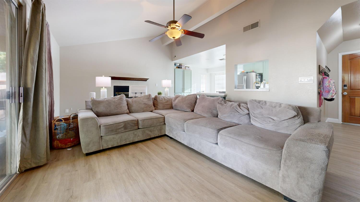 6094 N Mccaffrey Ave, Fresno, CA 93722
