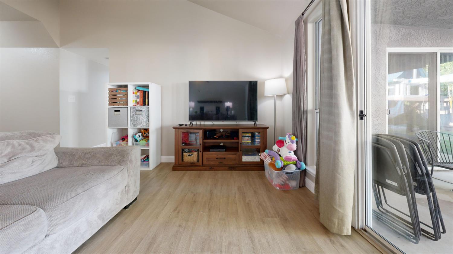6094 N Mccaffrey Ave, Fresno, CA 93722