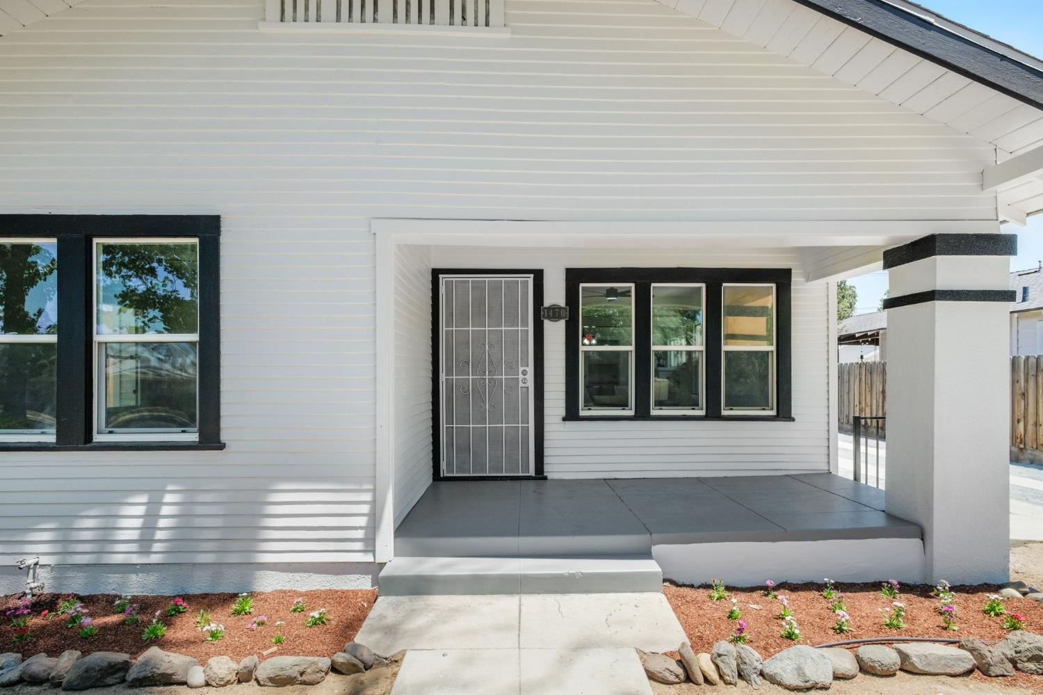 1470 N College Ave, Fresno, CA 93728