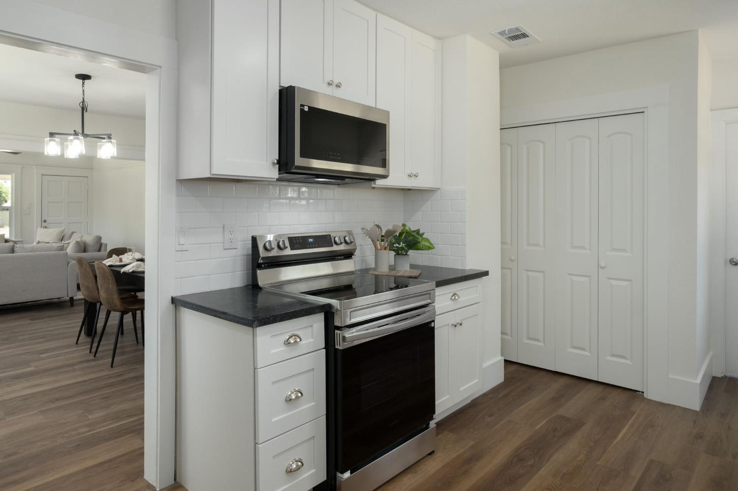 1470 N College Ave, Fresno, CA 93728
