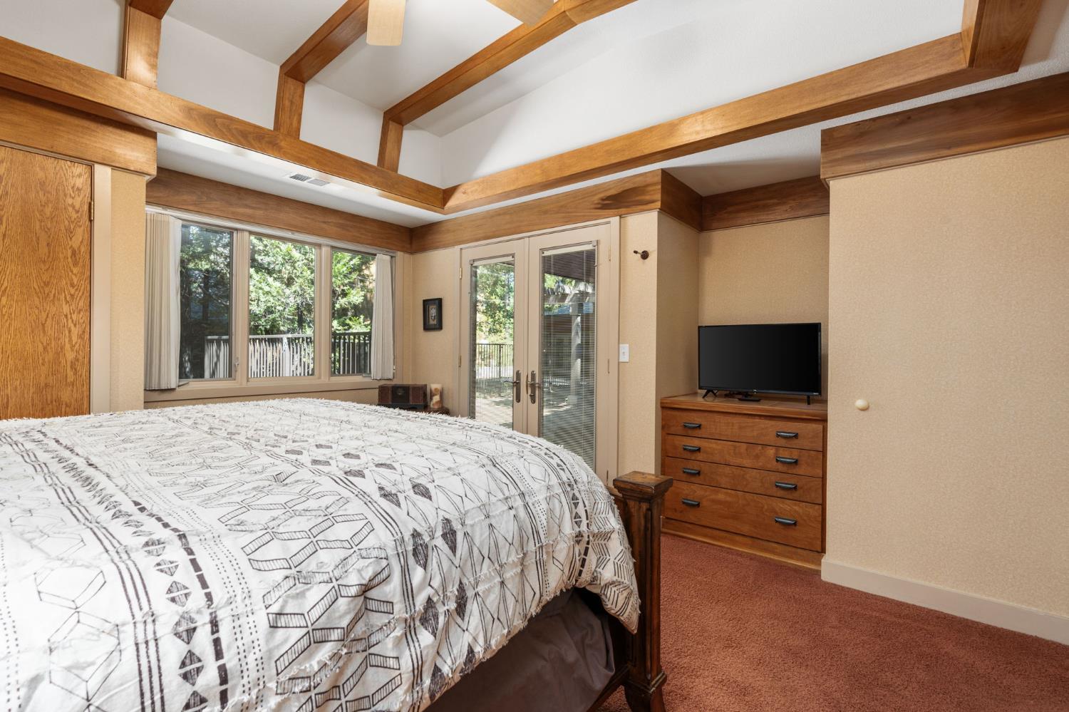 42478 Pinnacle Ln, Shaver Lake, CA 93664
