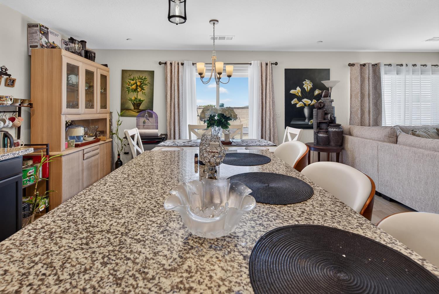 2360 N Chateau Way, Hanford, CA 93230