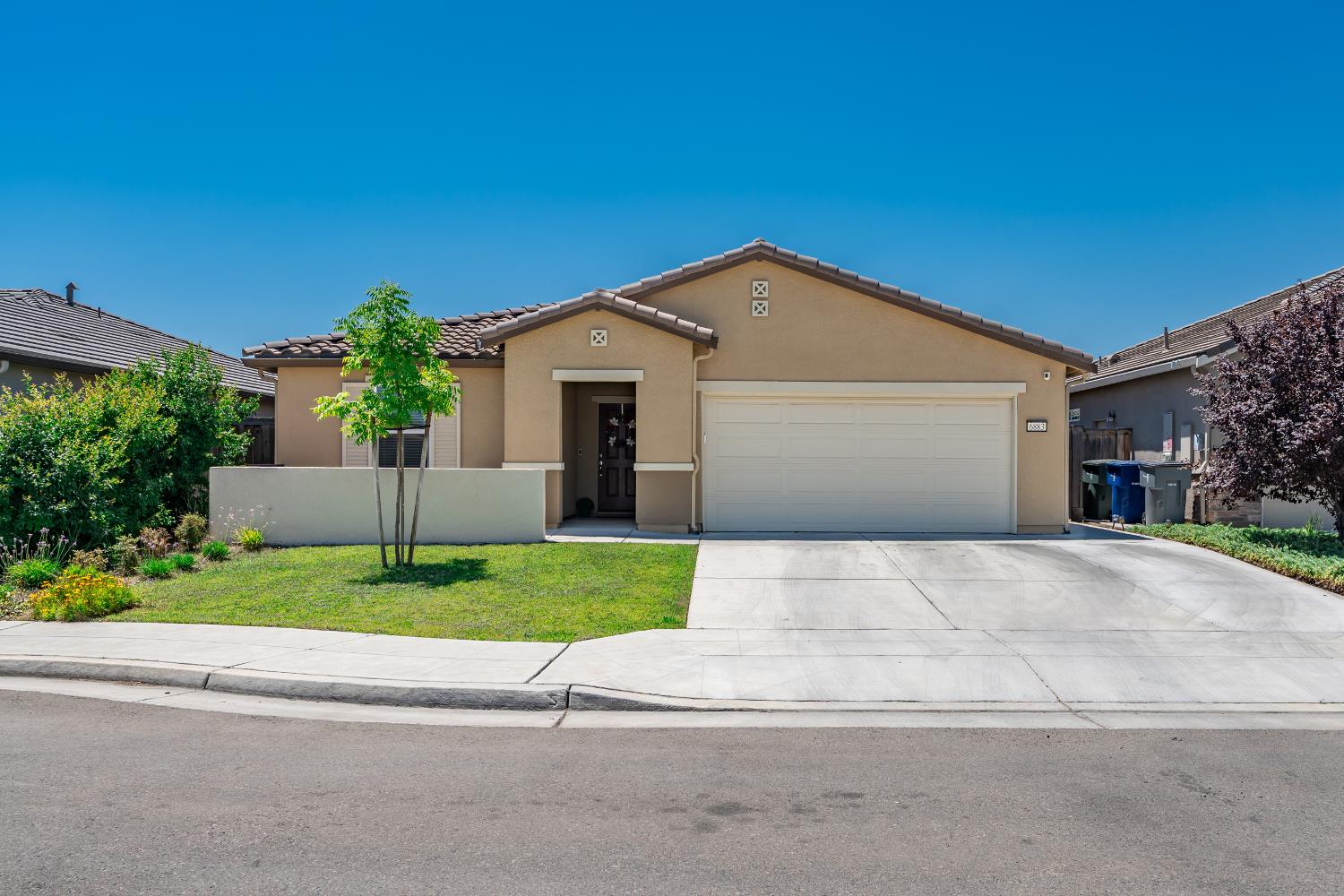 6883 E Woodward Ave, Fresno, CA 93727