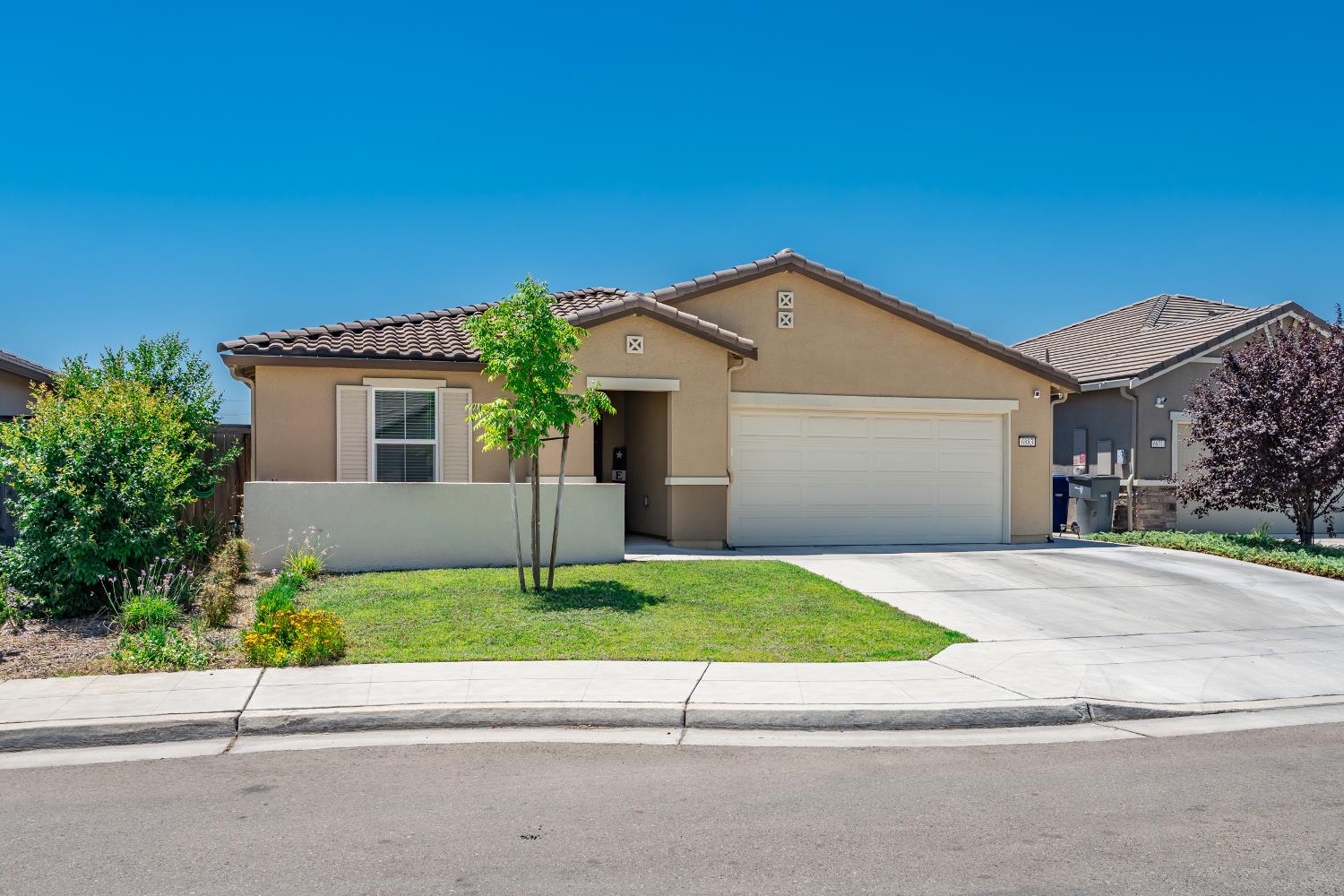 6883 E Woodward Ave, Fresno, CA 93727