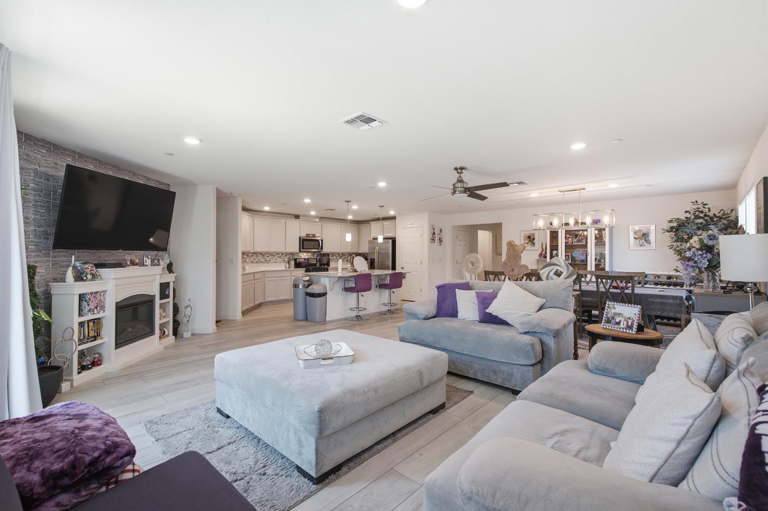 6883 E Woodward Ave, Fresno, CA 93727