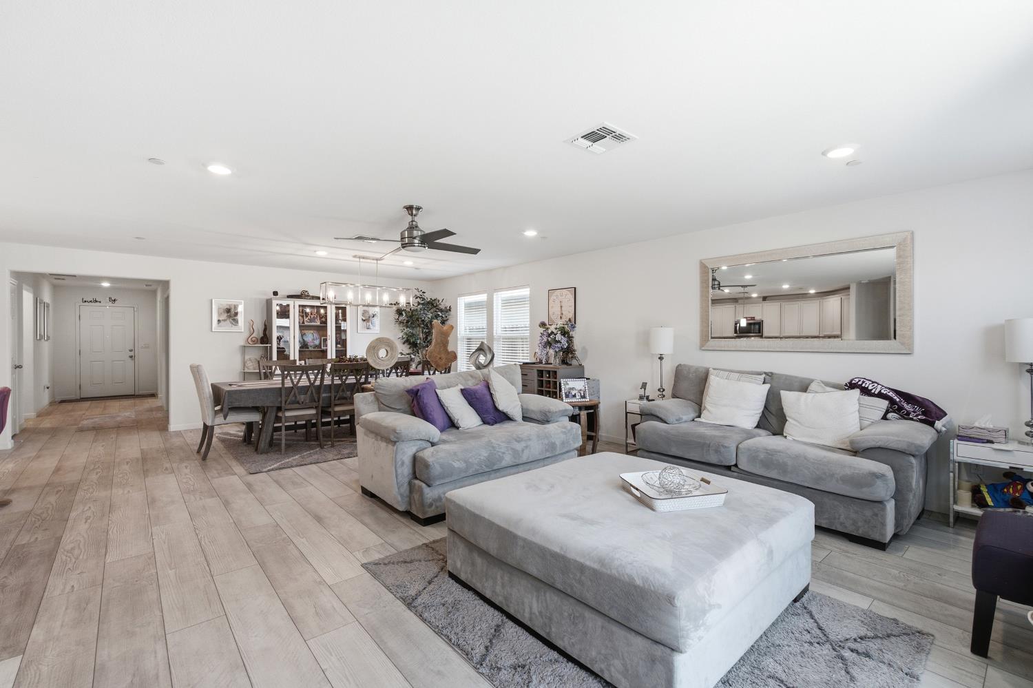 6883 E Woodward Ave, Fresno, CA 93727