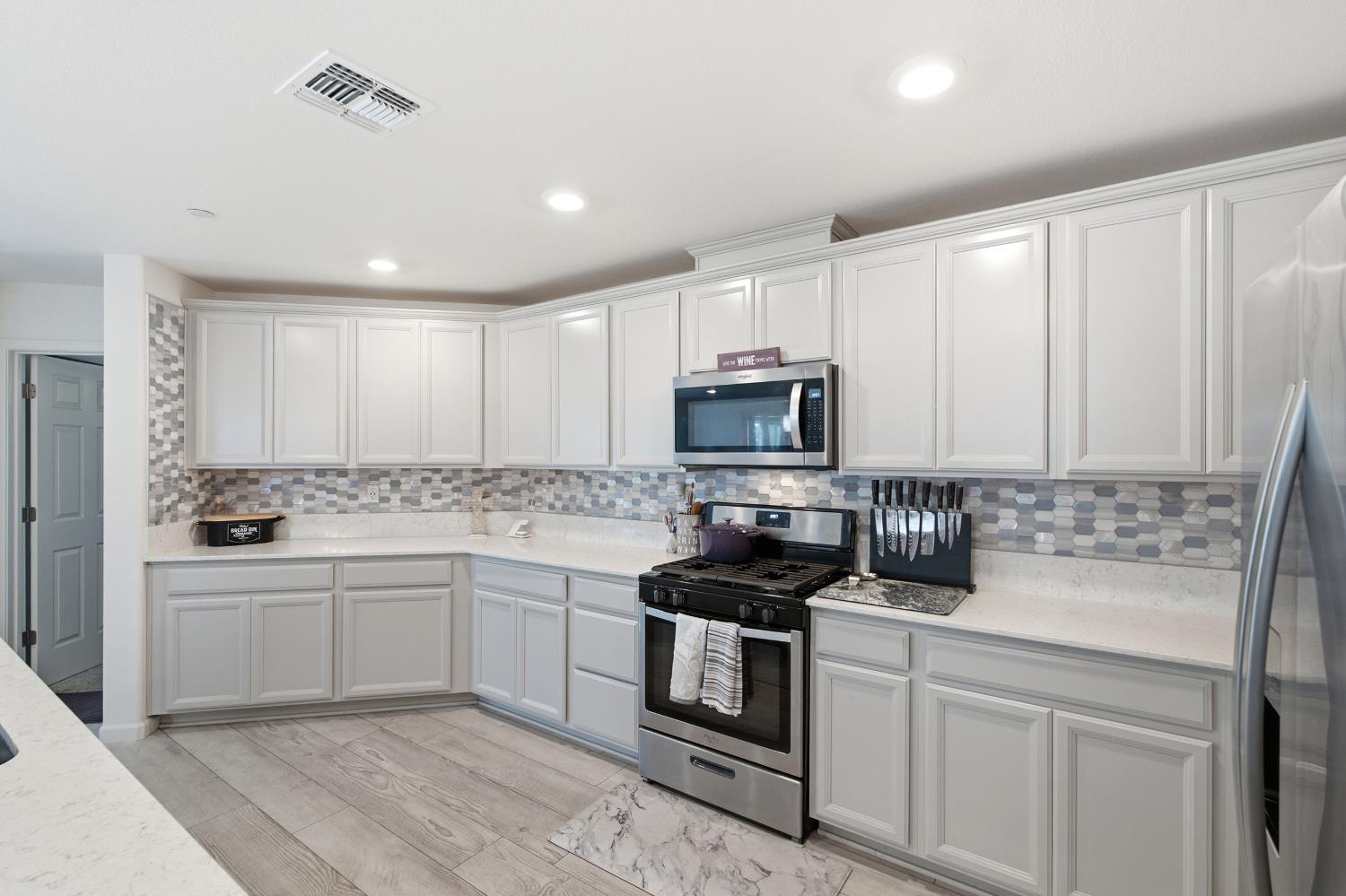 6883 E Woodward Ave, Fresno, CA 93727