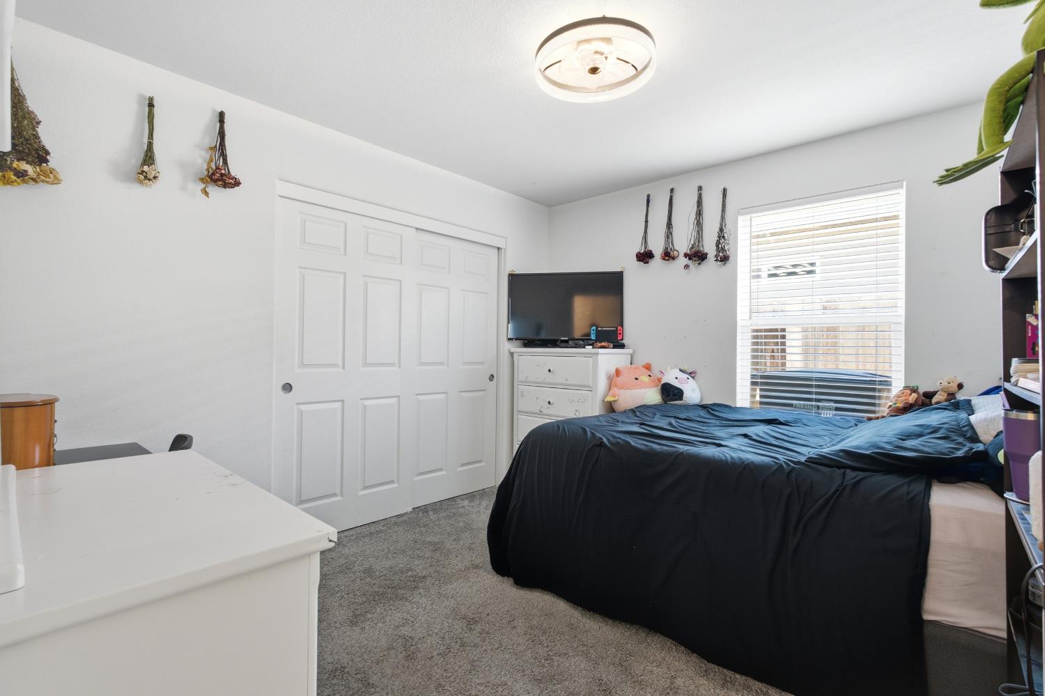 6883 E Woodward Ave, Fresno, CA 93727
