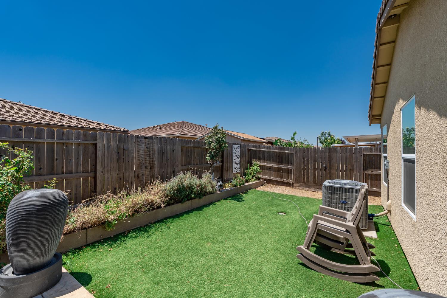 6883 E Woodward Ave, Fresno, CA 93727