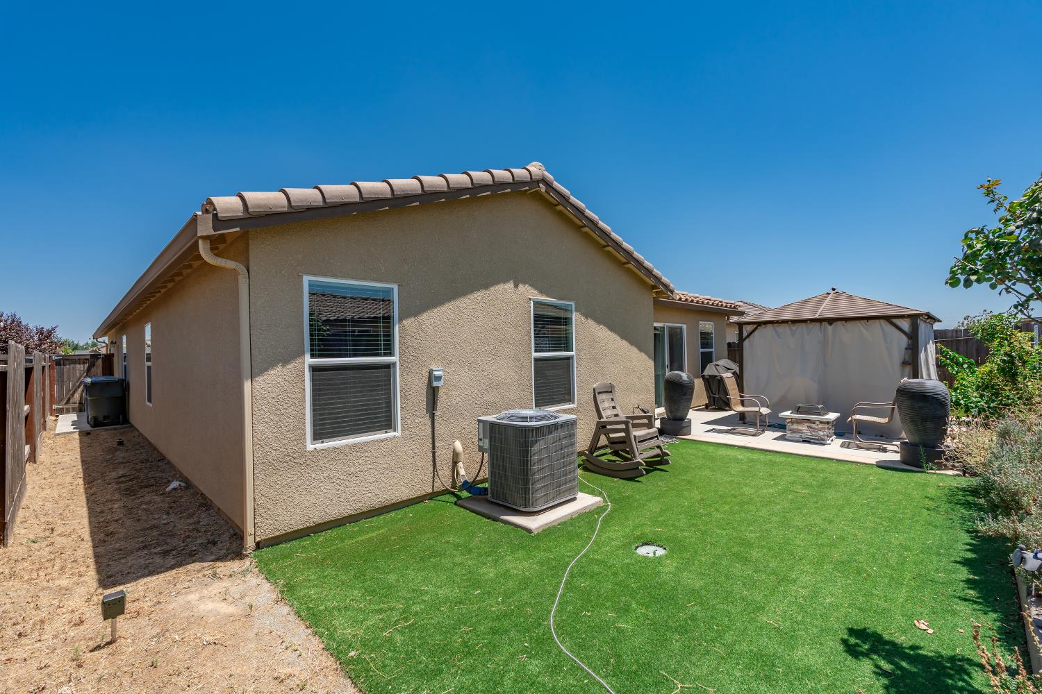 6883 E Woodward Ave, Fresno, CA 93727