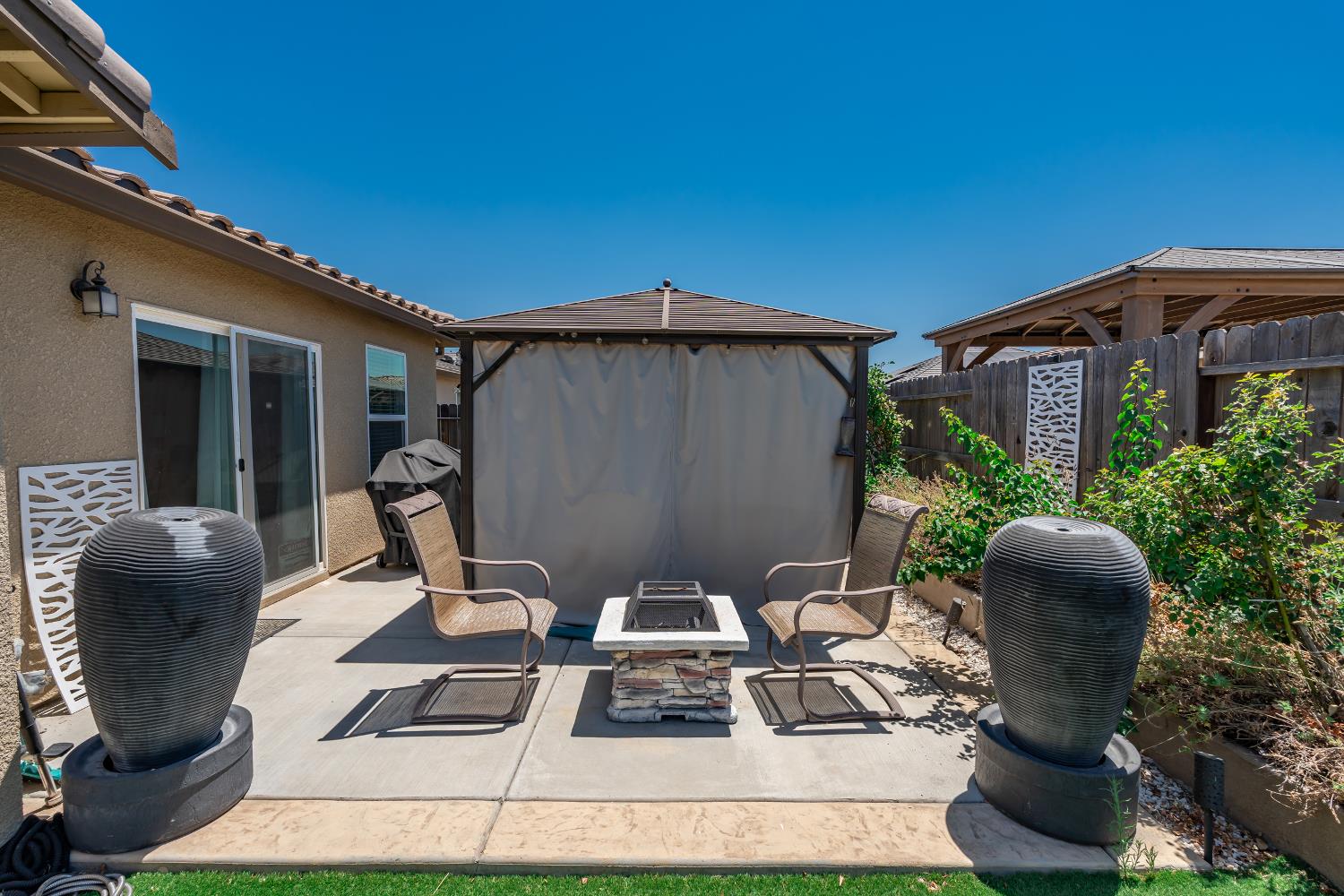 6883 E Woodward Ave, Fresno, CA 93727