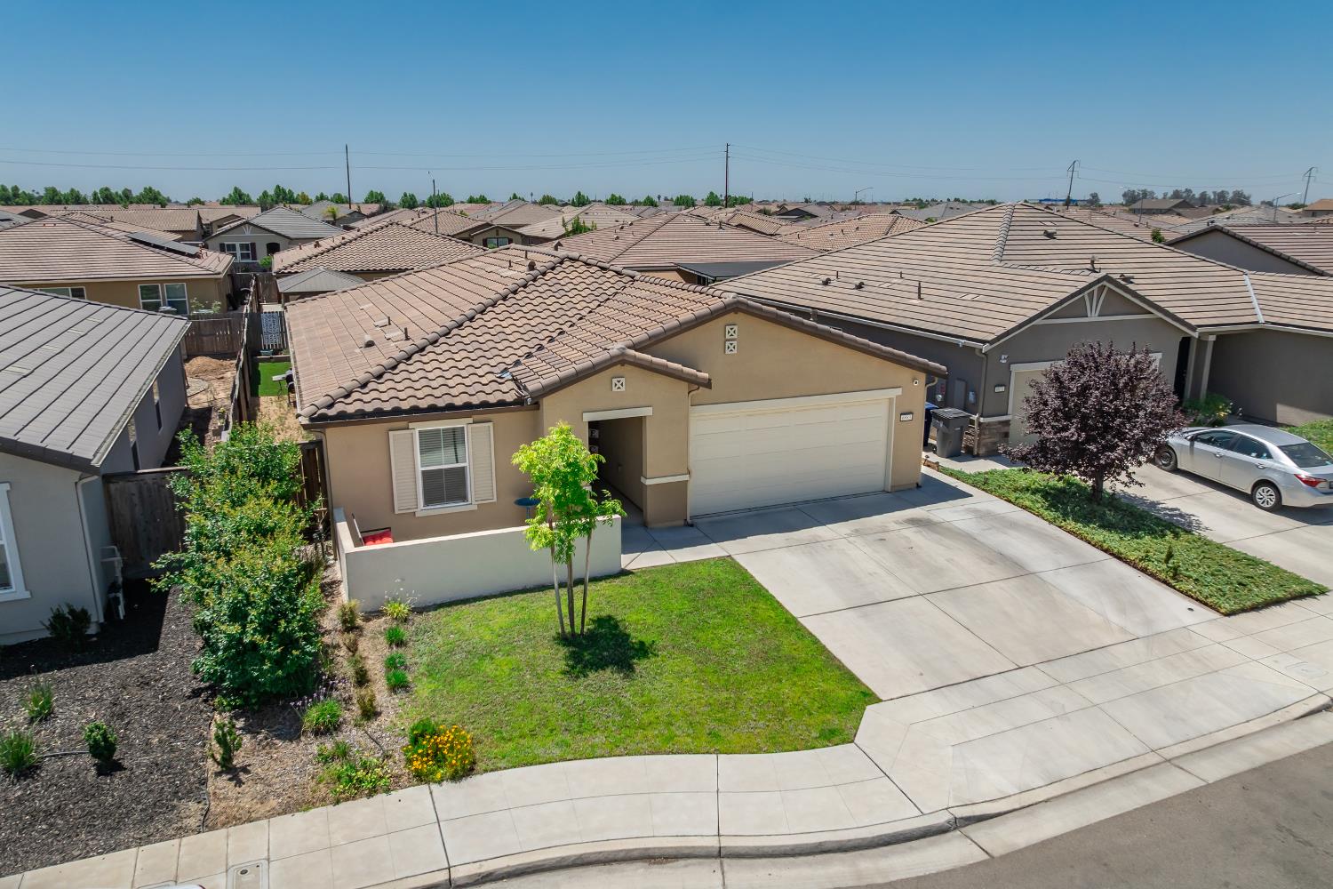 6883 E Woodward Ave, Fresno, CA 93727