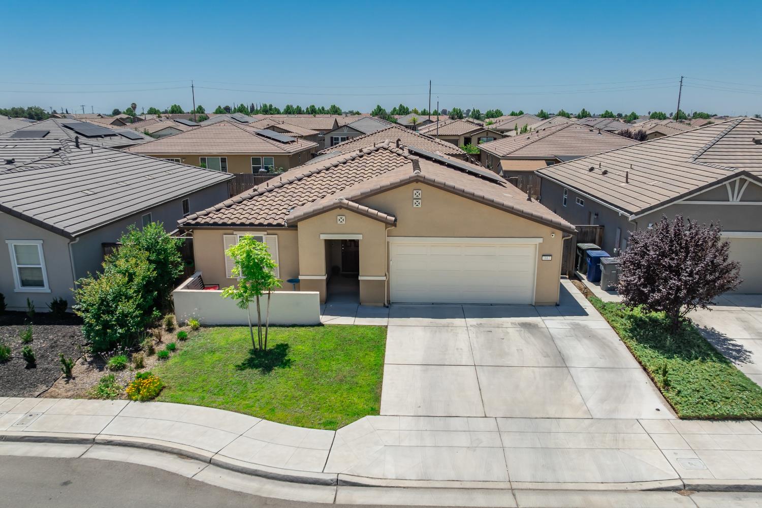6883 E Woodward Ave, Fresno, CA 93727