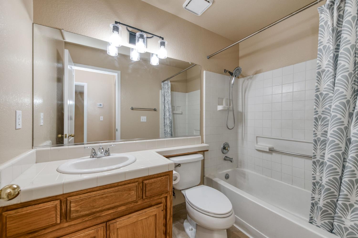 6133 N Marty Ave, Fresno, CA 93711
