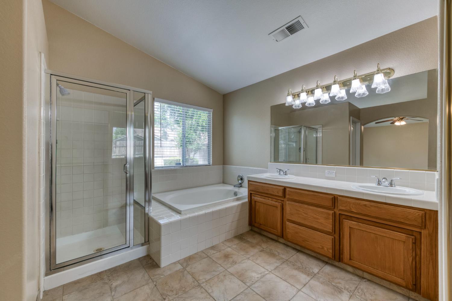 6133 N Marty Ave, Fresno, CA 93711