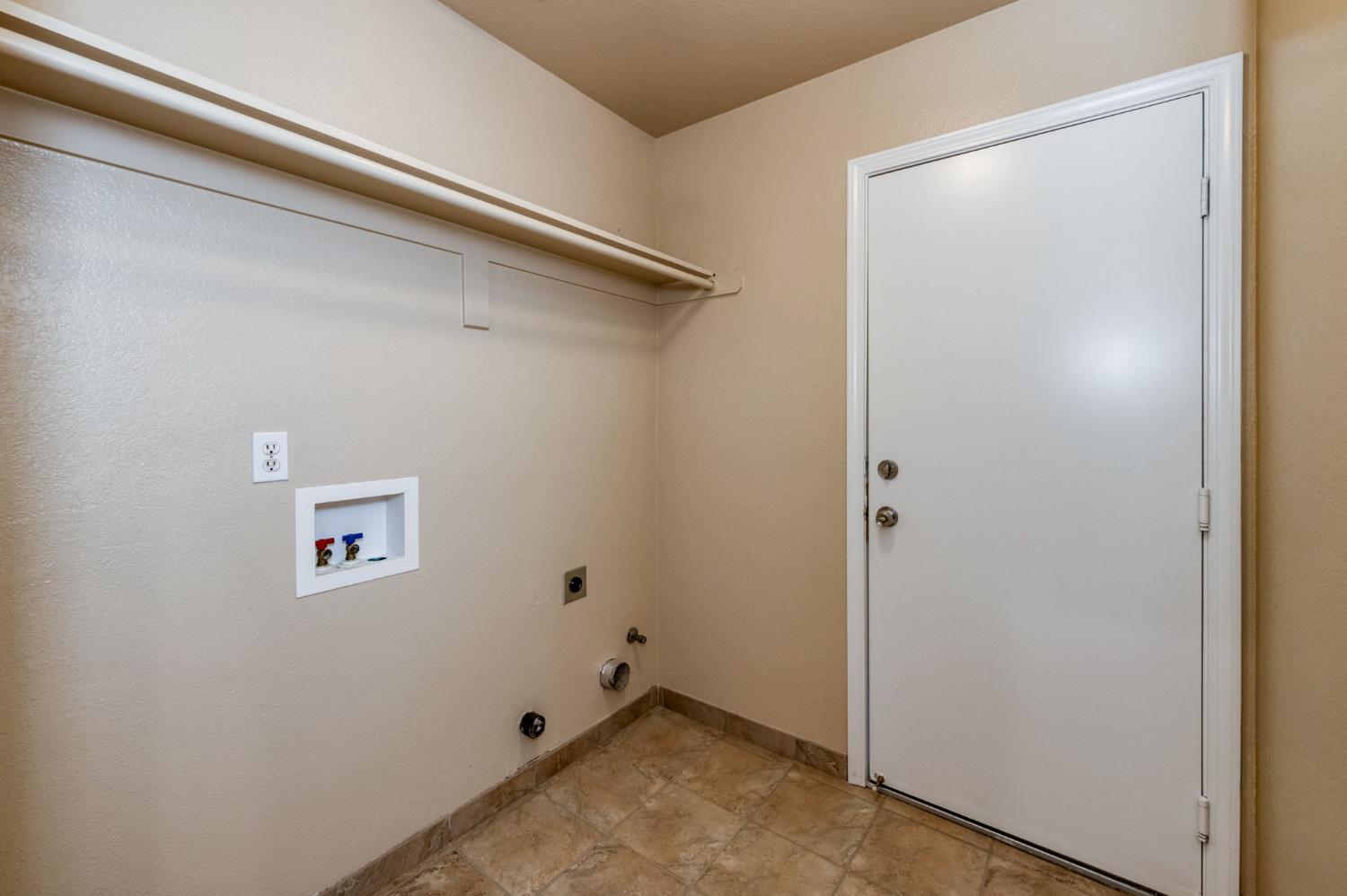 6133 N Marty Ave, Fresno, CA 93711