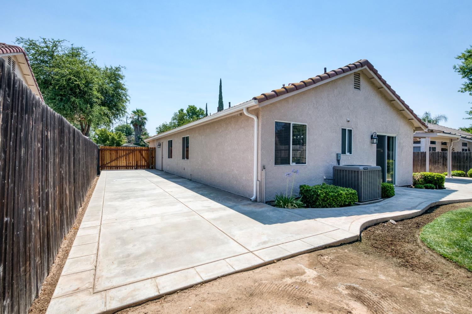 6133 N Marty Ave, Fresno, CA 93711