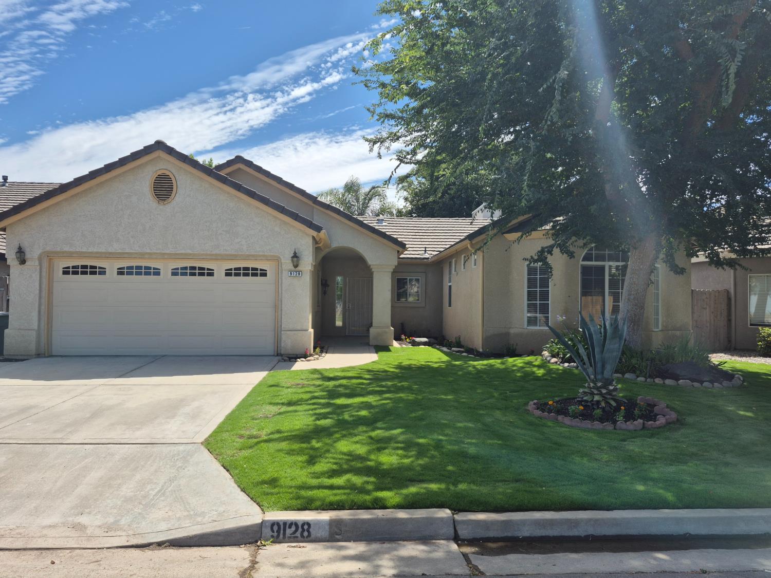 9128 N Recreation Ave, Fresno, CA 93720